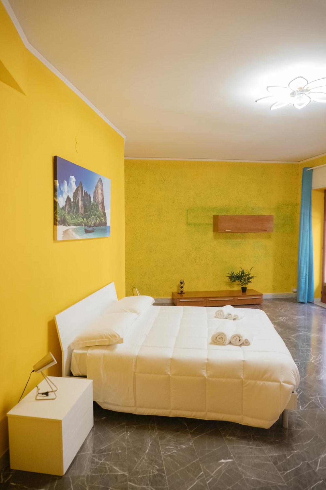 Domus Aurea Relax Room Σαλέρνο Εξωτερικό φωτογραφία