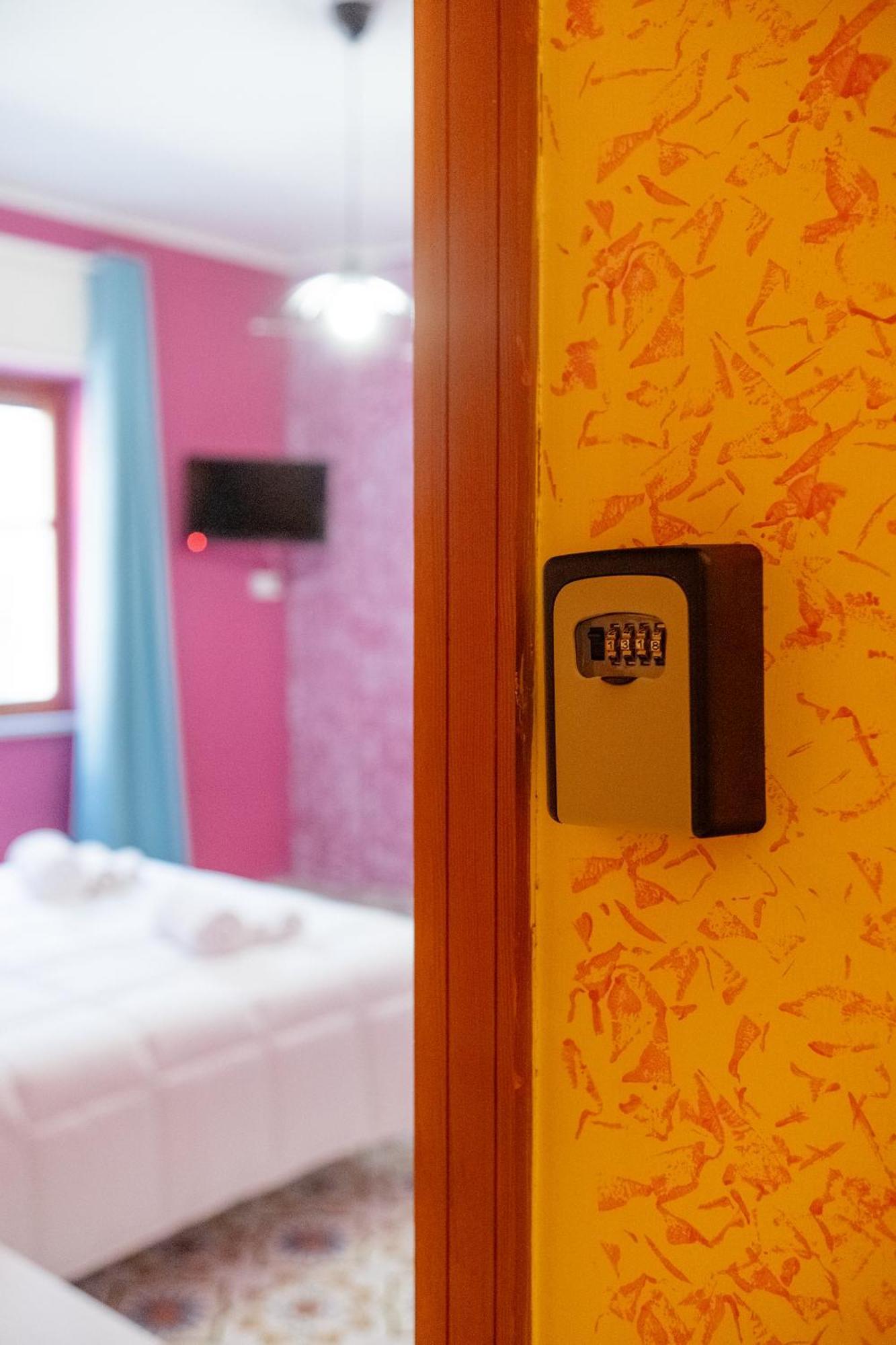 Domus Aurea Relax Room Σαλέρνο Εξωτερικό φωτογραφία