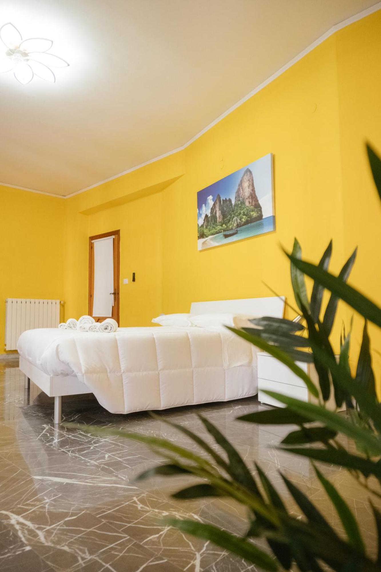 Domus Aurea Relax Room Σαλέρνο Εξωτερικό φωτογραφία