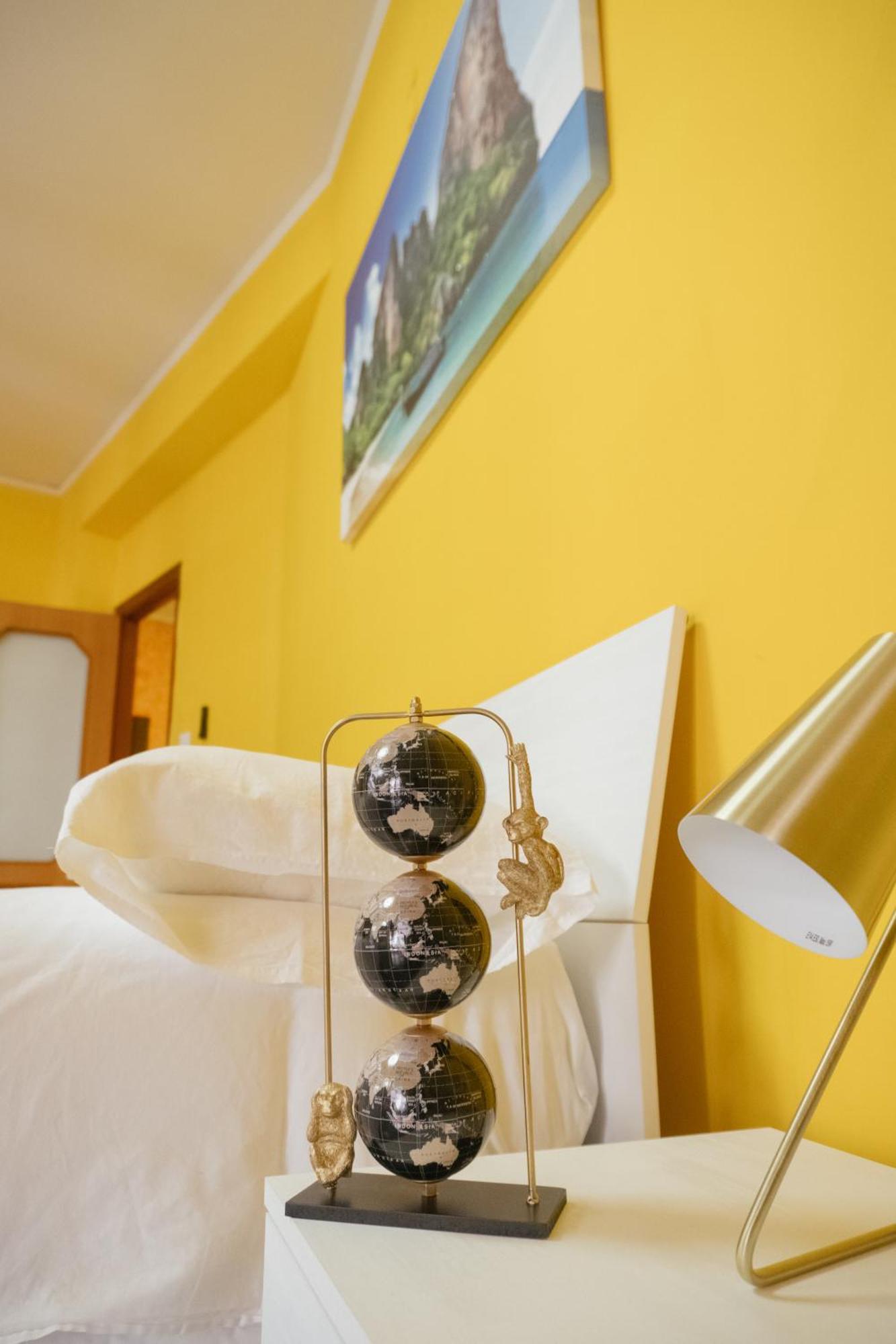 Domus Aurea Relax Room Σαλέρνο Εξωτερικό φωτογραφία