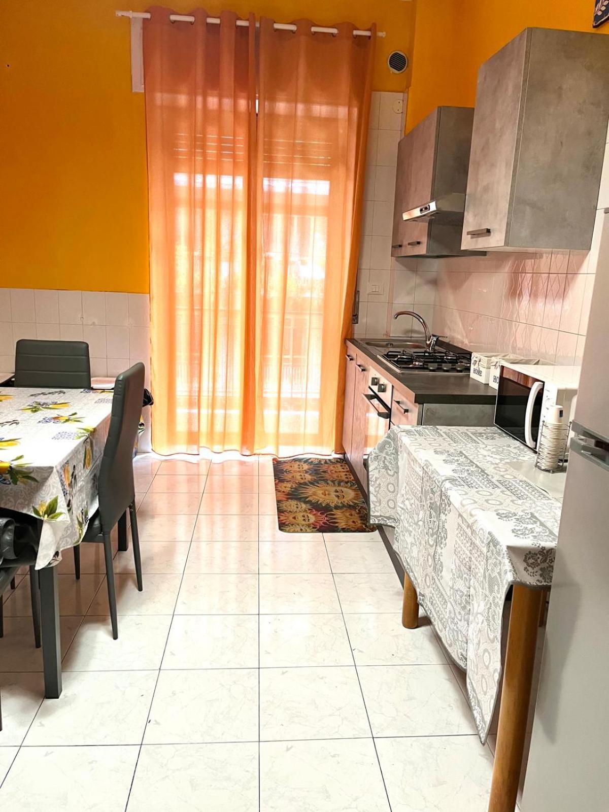 Domus Aurea Relax Room Σαλέρνο Εξωτερικό φωτογραφία