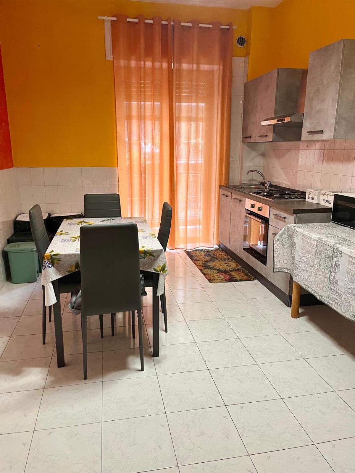 Domus Aurea Relax Room Σαλέρνο Εξωτερικό φωτογραφία